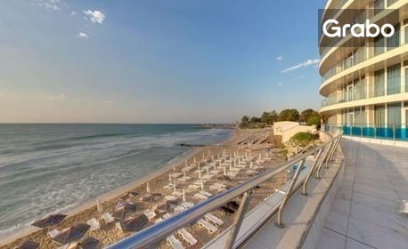 изображение за оферта SPA отдих край Варна на самия моркси бряг: Нощувка със закуска и вечеря, плюс релакс зона с топли био минерални басейни, сауни, парна баня, хамам, солна стая и джакузи, от Sirius Beach Hotel****
