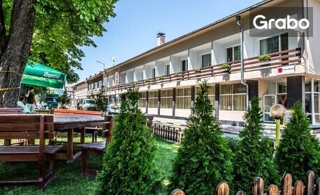 изображение за оферта През лятото в с. Царева ливада: Нощувка със закуска за двама или трима, от Семеен хотел Царева Ливада