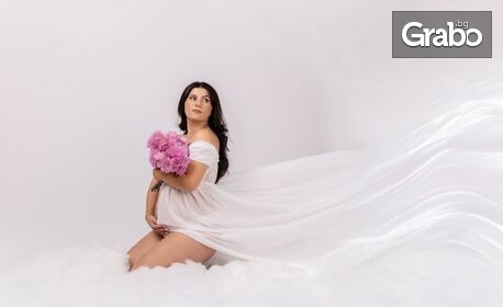 изображение за оферта Фотосесия в студио за бременна дама с 10 обработени кадъра, от Студио ФотоФам