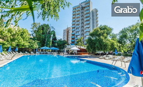 изображение за оферта Лято в Несебър: Нощувка на база All Inclusive, плюс басейн с чадър и шезлонг, от Хотел Арсенал**