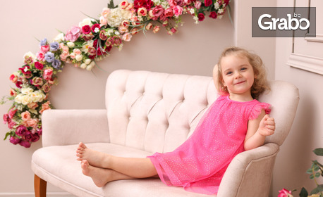 изображение за оферта Пролетна фотосесия с 2 декора в студио, от Photo Studio VK