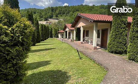 изображение за оферта Почивка в с. Рибарица: Нощувка в самостоятелна вила за двама или четирима, плюс бутилка вино за Добре дошли, от комплекс Тихият кът