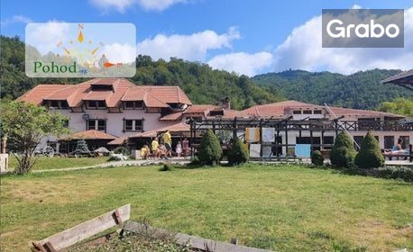 изображение за оферта Уикенд в Етно село Срна: 2 нощувки със закуски и вечери с жива музика и неограничена консумация на алкохолни и безалкохолни напитки, от Поход