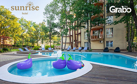 изображение за оферта За началото на сезона в Приморско: Нощувка на база All Inclusive, плюс басейн с чадър и шезлонг и паркинг, от Хотел Сънрайз****