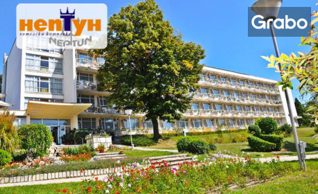 изображение за оферта Лятна почивка край Варна: Нощувка със закуска, плюс басейн с чадъри и шезлонги и паркинг, от Хотел Нептун***