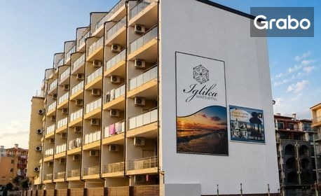 изображение за оферта До края на Октомври в Поморие: Нощувка в студио или едноспален апартамент, от Апартхотел Иглика*** - на първа линия на плажа
