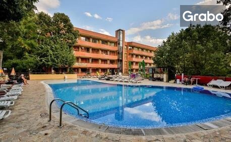 изображение за оферта Юни в Златни пясъци: Нощувка със закуска, плюс басейн, от Хотел Камчия Парк